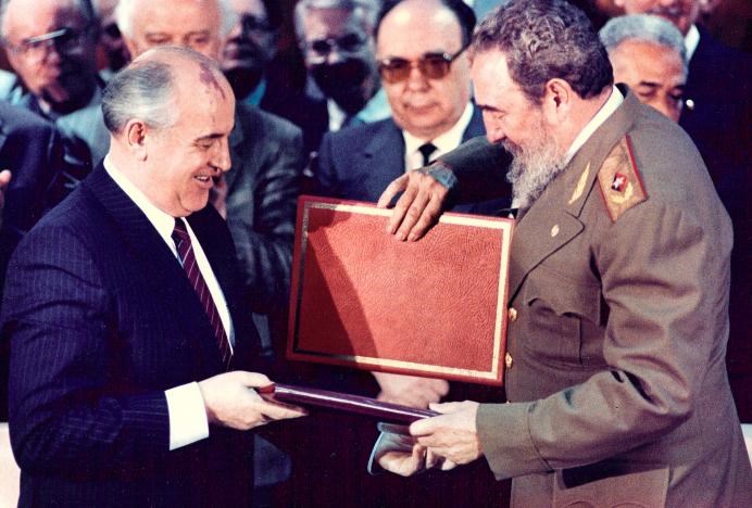 hinh anh dang nho ve lanh tu cuba fidel castro