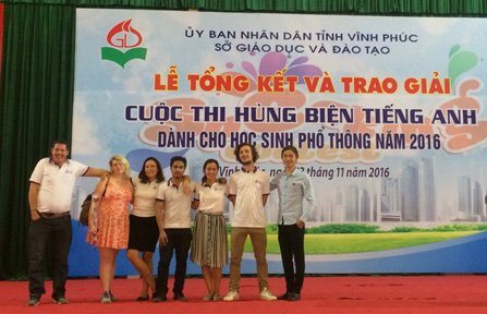 chang trai ban hang rong duoc 3 dai hoc au my moi hoc mien phi