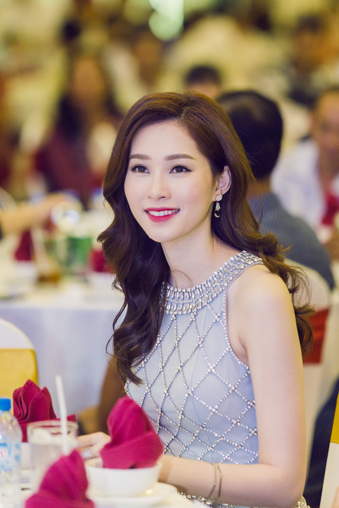 hoa hau dang thu thao van dep ngan ngo du dang bi om