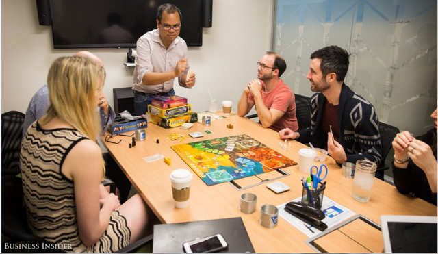 uoc mo cua nhan vien van phong day co phai khong tru so linkedin tri gia 23 ty usd co ca rap chieu phim cho nhan vien