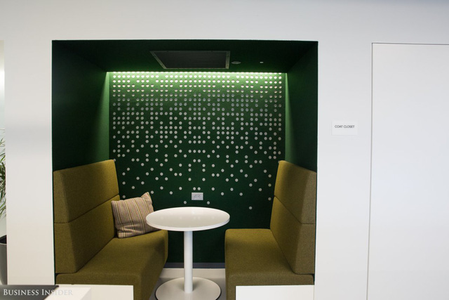 uoc mo cua nhan vien van phong day co phai khong tru so linkedin tri gia 23 ty usd co ca rap chieu phim cho nhan vien