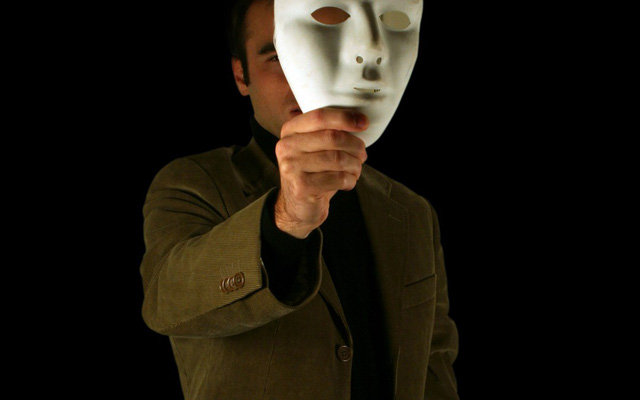 vi 4 sai lam nay mot nhan vien cua facebook da mat toi 185 trieu usd