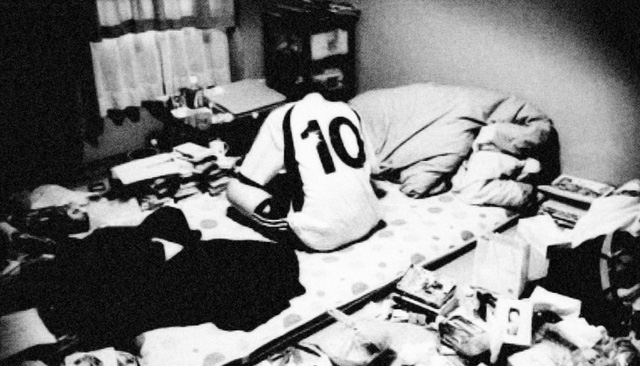 hon nu a trie u thanh nien nha t ba n khong the di ho c di la m so tie p xu c vo i nguo i la