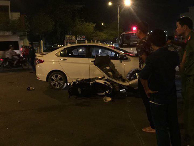 sai gon va cham giao thong nu tai xe goi nguoi toi dap pha xe oto