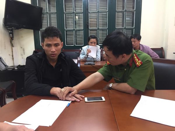 can bo dieu tra vu giet nguoi o chung cu toi thay tay doi tuong lanh va dang run len