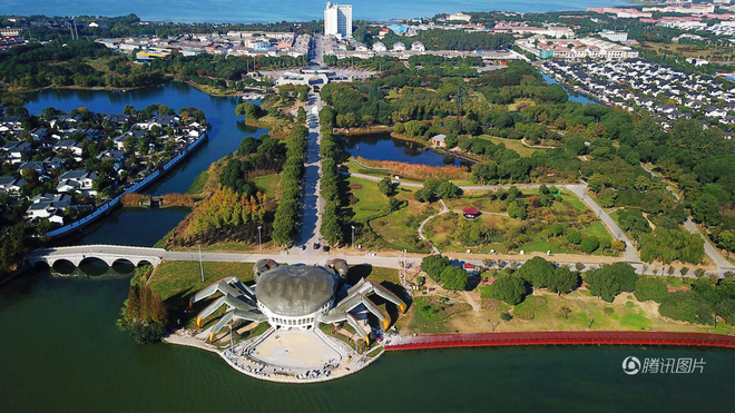 danh sach kien truc ky di o trung quoc tiep tuc keo dai voi toa nha hinh cua khong lo