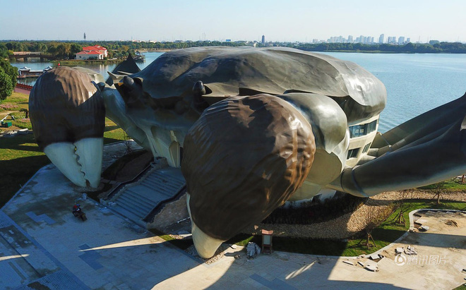 danh sach kien truc ky di o trung quoc tiep tuc keo dai voi toa nha hinh cua khong lo