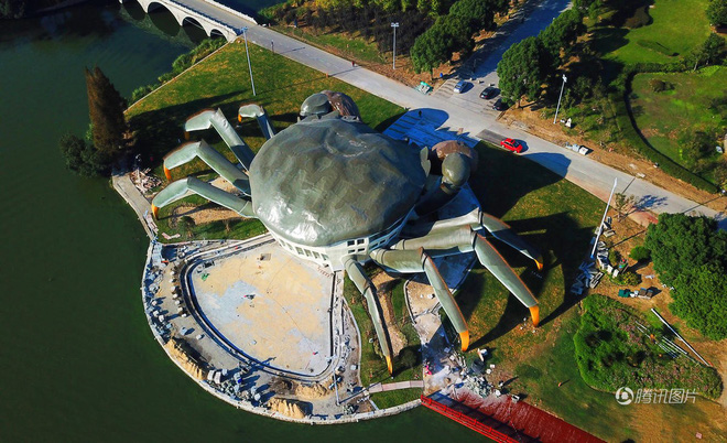 danh sach kien truc ky di o trung quoc tiep tuc keo dai voi toa nha hinh cua khong lo