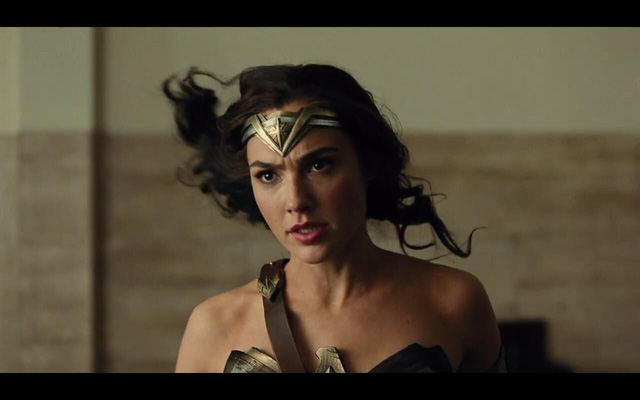 wonder woman se sat canh cung the flash trong bom tan justice league