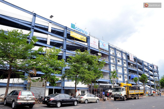 clip nhan vien bai xe san bay tan son nhat doa nat giat dien thoai khi khach thong bao mat bugi xe may