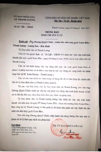 hoa binh bi dinh chi nhieu lan nha may gach khong phep van ngang nhien hoat dong