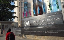 hon 100 sinh vien dh luat tphcm bi buoc thoi hoc vi ket qua kem
