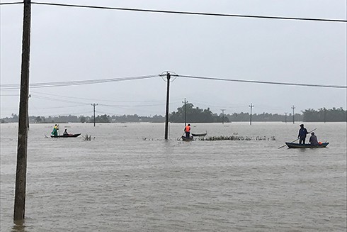bao so 12 da do bo vao dat lien hang nghin nha dan o khanh hoa bi sap tuong bay mai