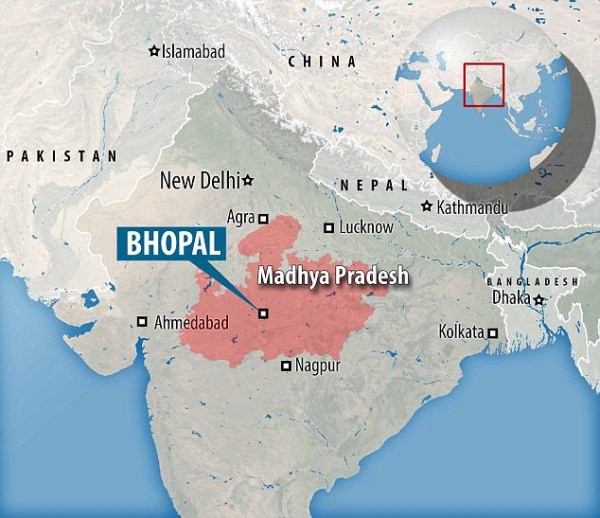 ga hang xom doi bai xam hai be gai 18 thang tuoi sang nha choi