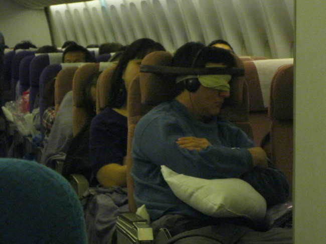 22 kieu nguoi ky cuc ma ai cung co the vo tinh nhin thay tren may bay