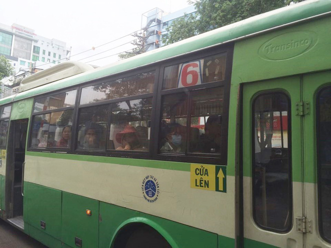 nu sinh sai gon bi ke bien thai tren xe buyt duoi danh rach mi mat cha phai dua di khau