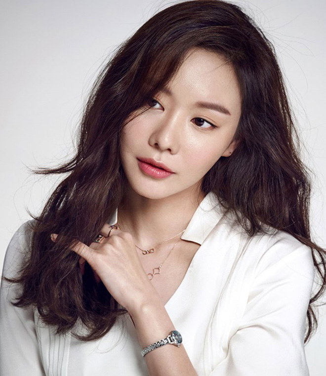 du la a hau van nguoi me hay my nhan tai sac ven toan vuong scandal o han thi van bi cam song nhu ai