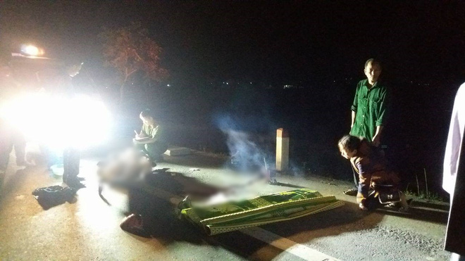 con gai gao khoc nuc no khi thay thi the cha sau tai nan giao thong