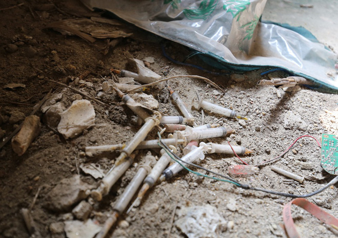 ha noi biet thu trieu do bien thanh noi chich ma tuy kim tiem vut thanh dong