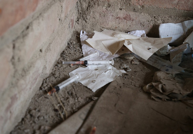 ha noi biet thu trieu do bien thanh noi chich ma tuy kim tiem vut thanh dong