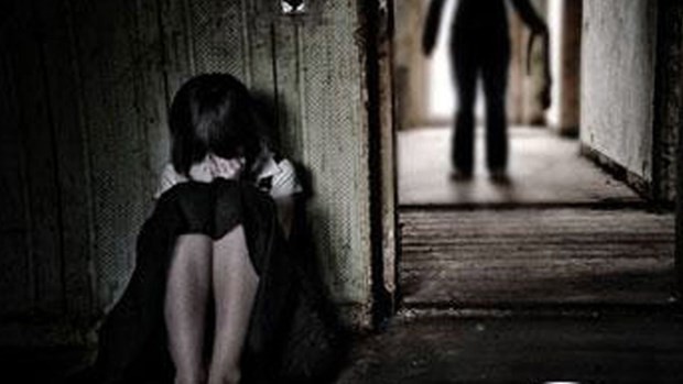 hon vao co be gai 13 tuoi nam thanh nien bi phat 300000 dong