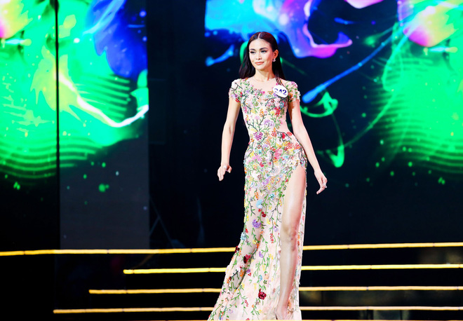 co gai goc phi vap nga mau thuy ghi diem khi lam dieu nay o hoa hau hoan vu