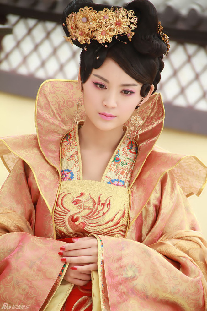 nang phi xao tra co lan da toa huong hoa bi hoang de ep lam chien loi pham cho bao nguoi chiem nguong