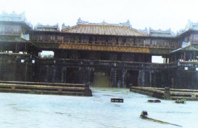 nhin lai con lu lich su o hue nam 1999 va nguy co thien tai lap lai chi con cach mot gang tay