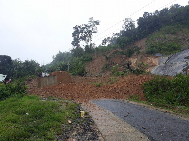 quang nam lien tiep bi sat lo nui nghiem trong 8 nguoi bi vui lap