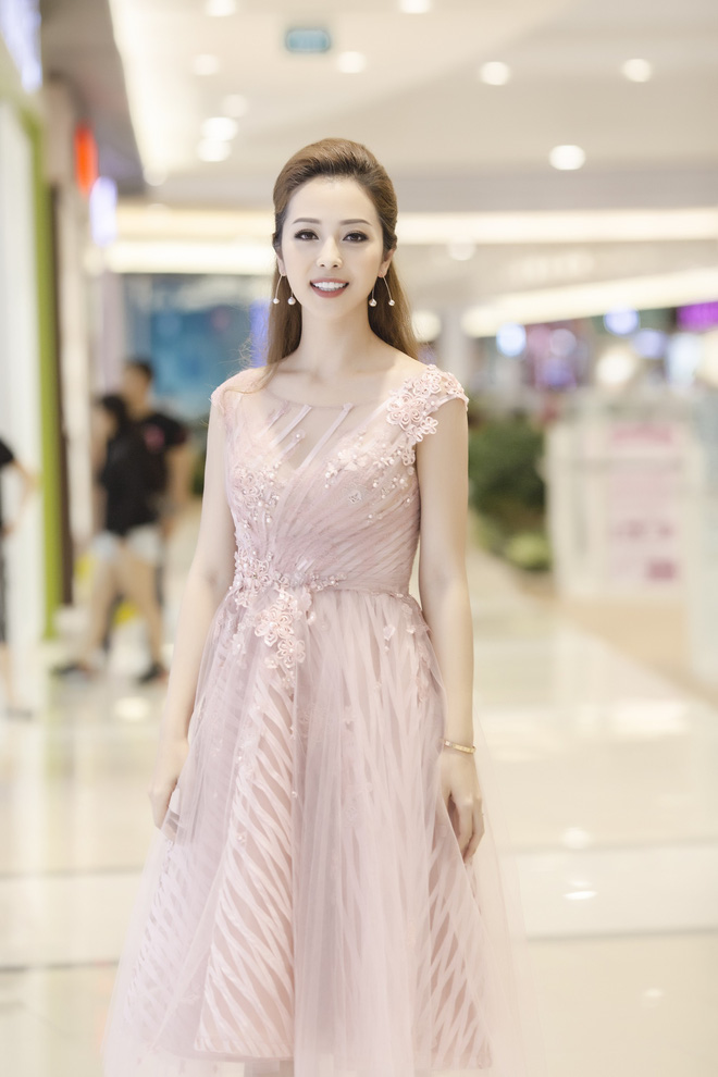 gai ba con jennifer pham lai dot mat nhin voi nhan sac khong ti vet