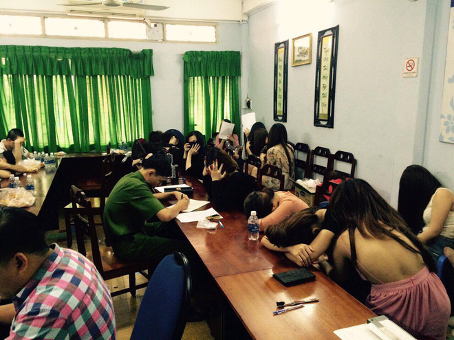 dot kich nha hang o trung tam sai gon tam giu hang chuc nam nu phe ma tuy dang thac loan