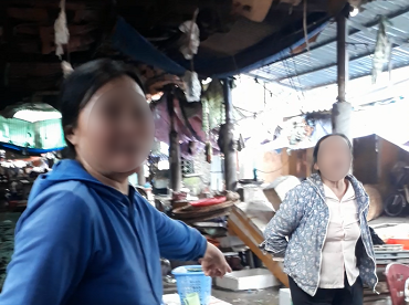 thanh hoa khach du lich buc xuc vi bi can dieu khi mua hai san