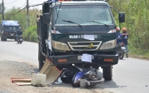 tphcm xe may dau dau xe ben nam cong nhan 20 tuoi tu vong sau khi bi keo le mot doan dai tren duong