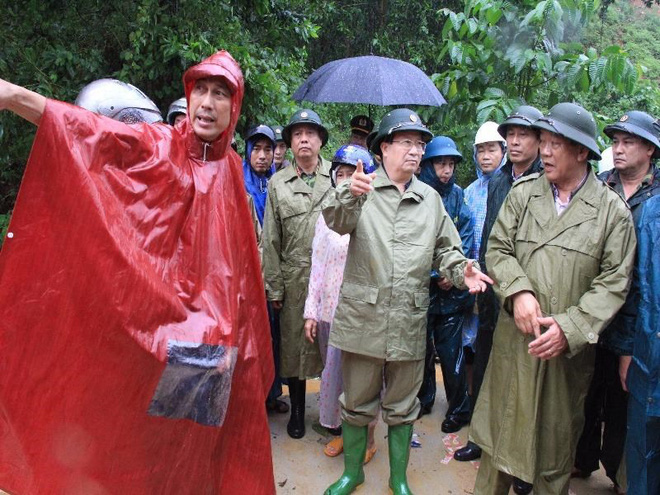 dau long canh nguoi chet dap chieu va kham liem tai tru so uy ban vi nha da bi vui lap