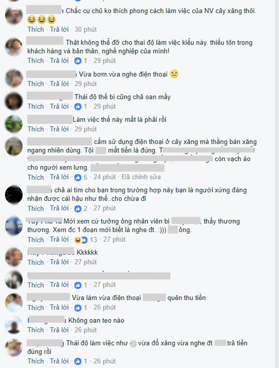 nhan vien cay xang dang dan nho tim tai xe do xong bung ngo dau lai bi chi trich vi vua lam vua nghe dien thoai