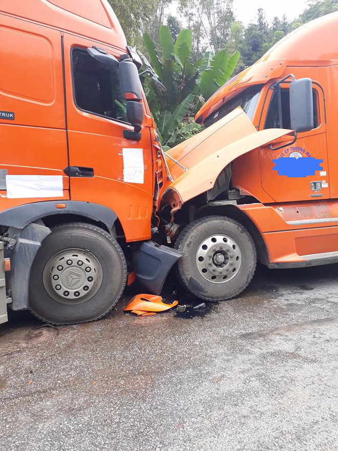 cao bang hai xe container co lon mat lai dam dau vao nhau
