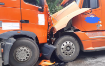 cao bang hai xe container co lon mat lai dam dau vao nhau