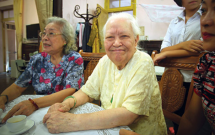 con trai cua nguoi hien 5000 luong vang cho nha nuoc me toi song gian di nhung thu phu phiem hinh thuc chi la vo thuong