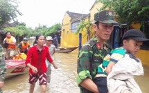 bo doi dung ca no vuot lu dua be trai 10 tuoi bi dau ruot thua di cap cuu o hoi an