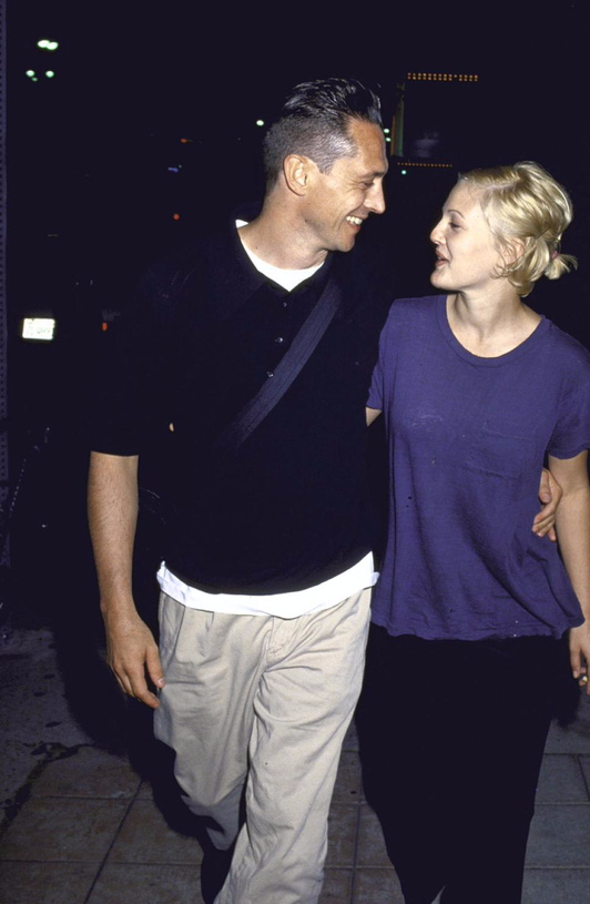 hon nhan chi vai ngay tham chi vai gio chac khong ai ngo sao hollywood ket hon va li hon chong vanh den the