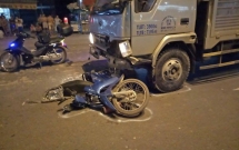 dong nai xe tai tong xe may 2 nguoi bi thuong nang