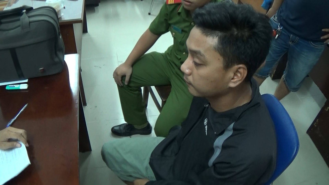 tp hcm xe o to mo cua do xang nguoi phu nu ngoi trong bi cuop tui xach co nhieu tai san gia tri