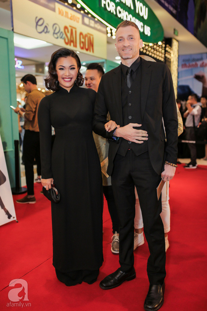 tang thanh ha xinh dep dien ao dai cung hoi ban than den ung ho van ngo
