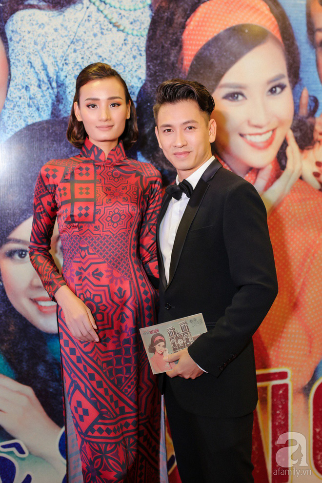 tang thanh ha xinh dep dien ao dai cung hoi ban than den ung ho van ngo