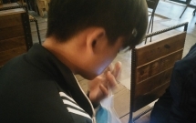 be trai 15 tuoi nghi bi nguoi phu nu 50 tuoi cuong hiep cong an den trung tam lay loi khai doc lap