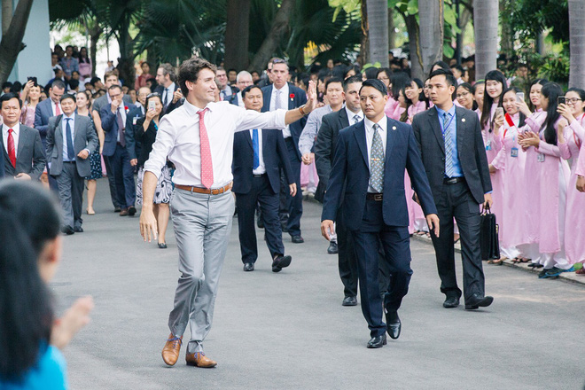 noi tieng boi ve dien trai va lich lam khi dat chan toi viet nam thu tuong canada lai cang khien moi nguoi phai tram tro