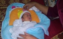 be gai trong thung mi tom va loi nhan nho nuoi cua nguoi me truoc khi bo di