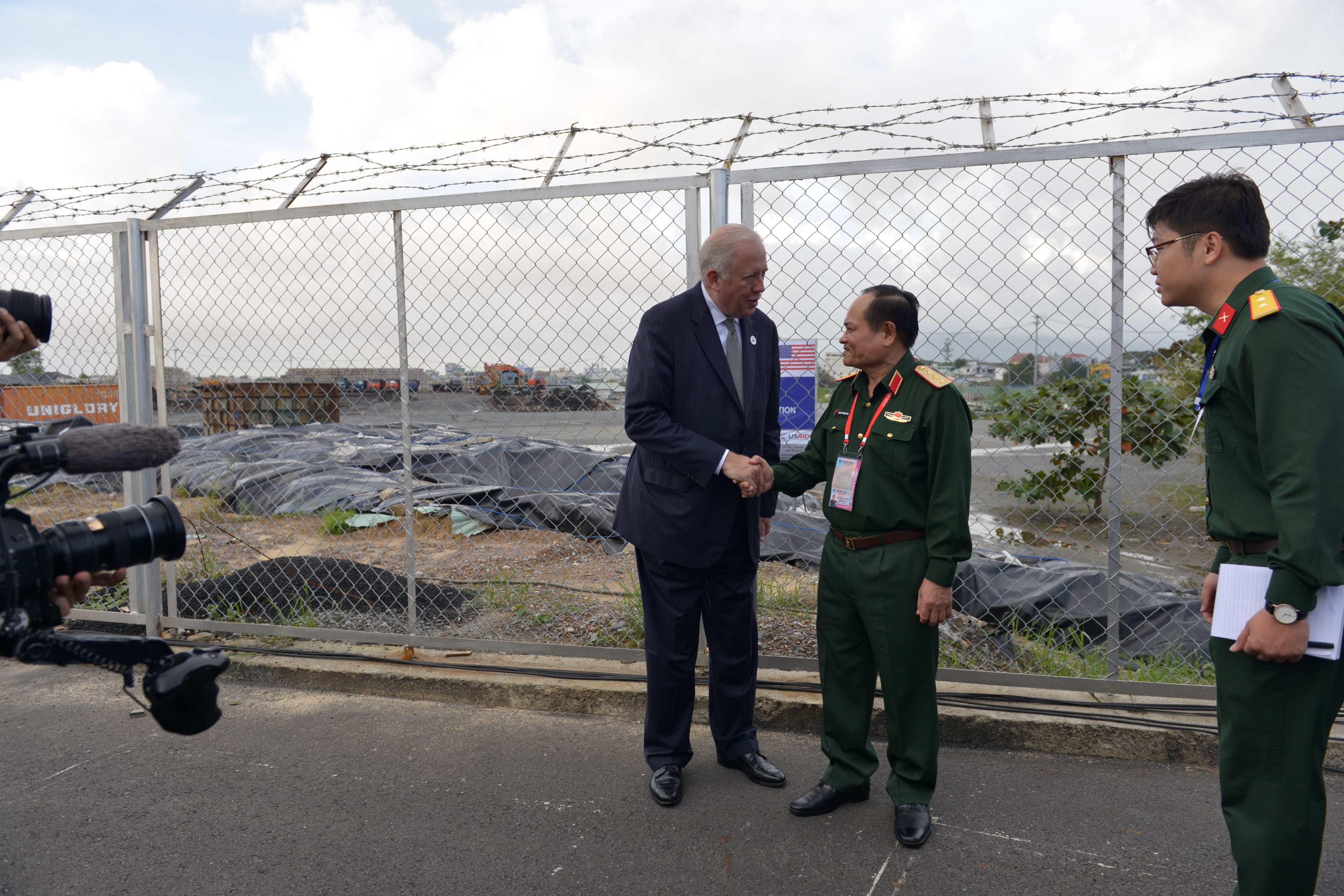 hoa ky va viet nam xu ly thanh cong dioxin tai san bay da nang