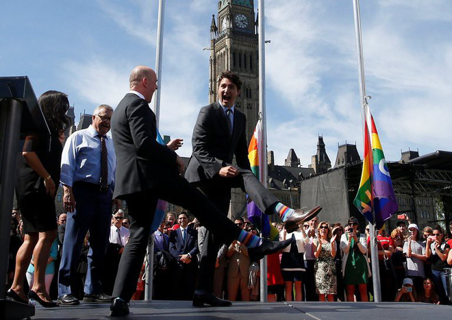 ly giai suc hut cua thu tuong canada justin trudeau dep trai hai huoc va ngot ngao het suc