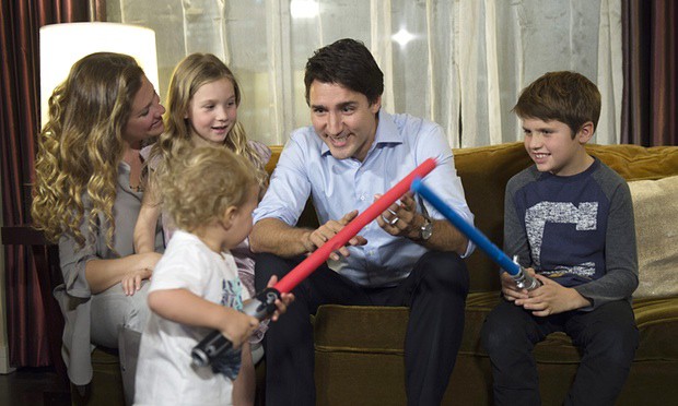 ly giai suc hut cua thu tuong canada justin trudeau dep trai hai huoc va ngot ngao het suc